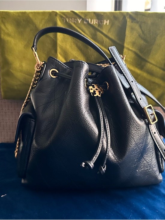 Tory Burch Handbags - Tory Burch Charlie Black Leather Drawstring Bucket Crossbody